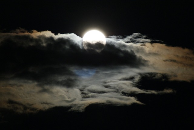 moon_clouds