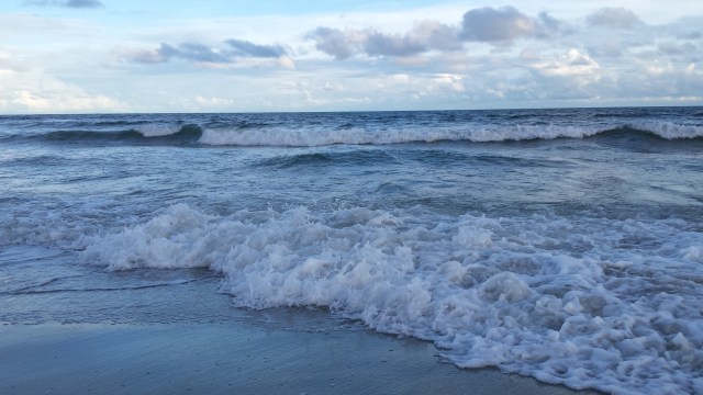 ocean_waves_myrtlebeach