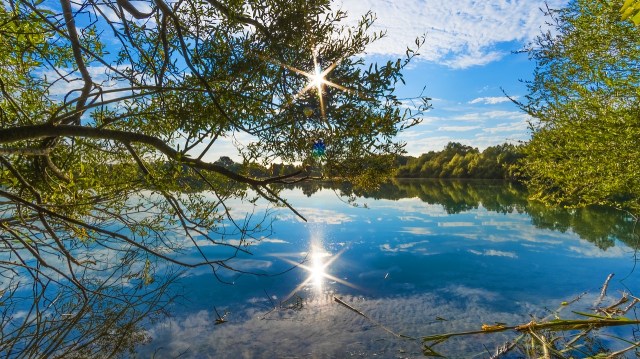 lake_sun_reflection_bluesky