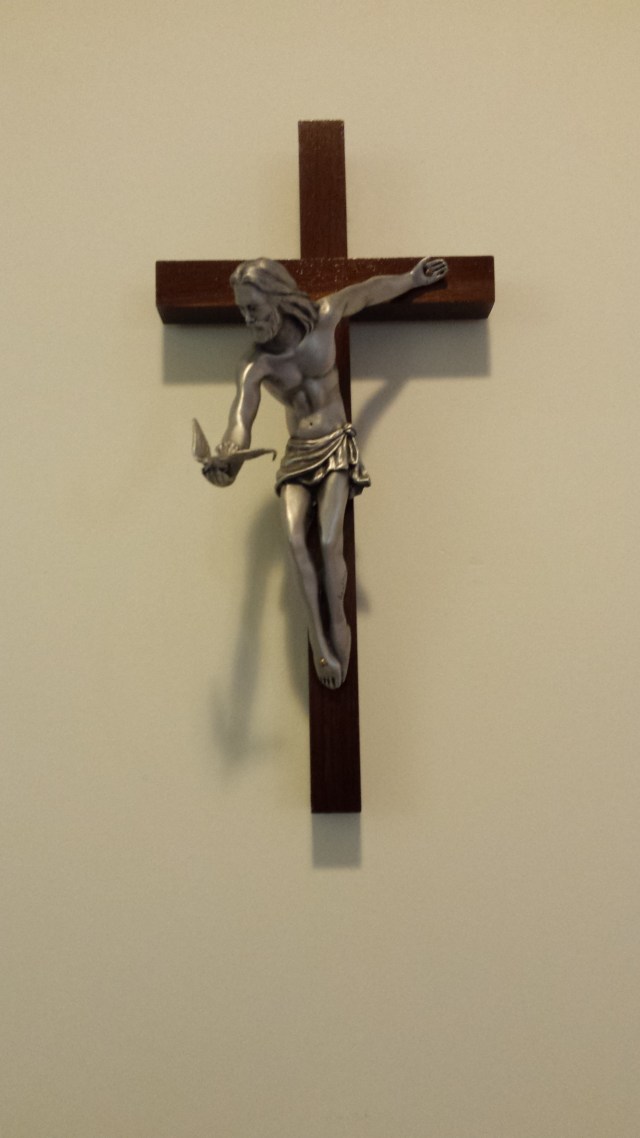 Jesus_crucifix_reaching