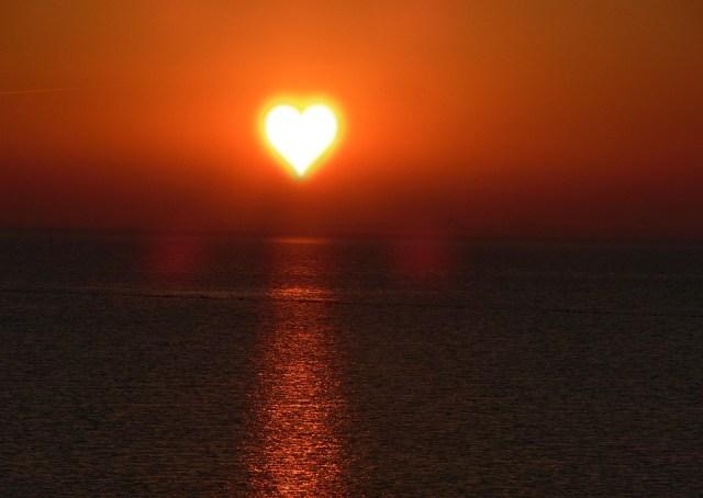 sun_sea_heart