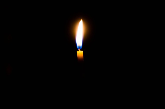 candle_flame_darkness