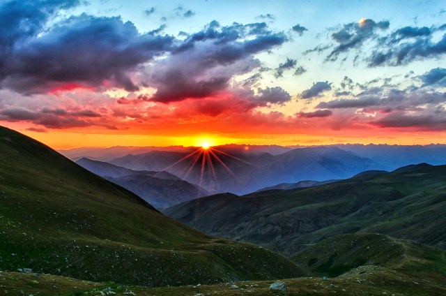 sunrise_mountains_beautiful