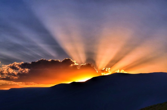 mountain_sunrise_cloud